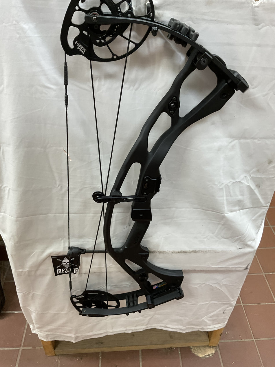 HOYT RX7 - RH/Black/60 - HRX7RHB60 - 20 - USED BOW!!!!!