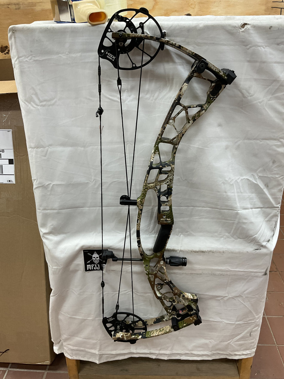 HOYT AX-3 33 - RH/Sitka Subalpine/50# - HAX-3.33RHSSA70 -4- USED BOW!!!