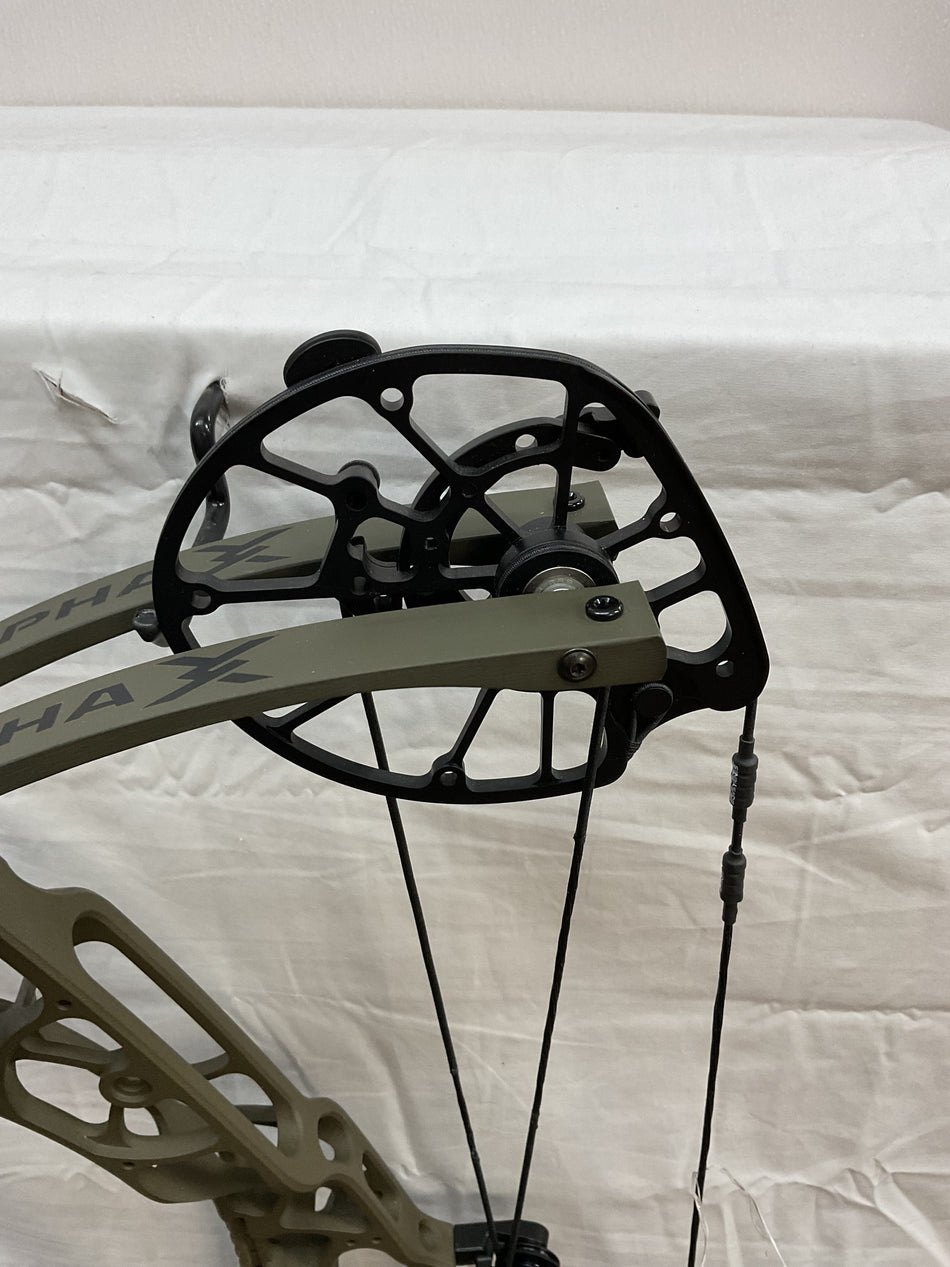 HOYT ALPHA X 30 - RH/WILDERNESS/70 - HAX30RHWLD70- 6 - USED!!!