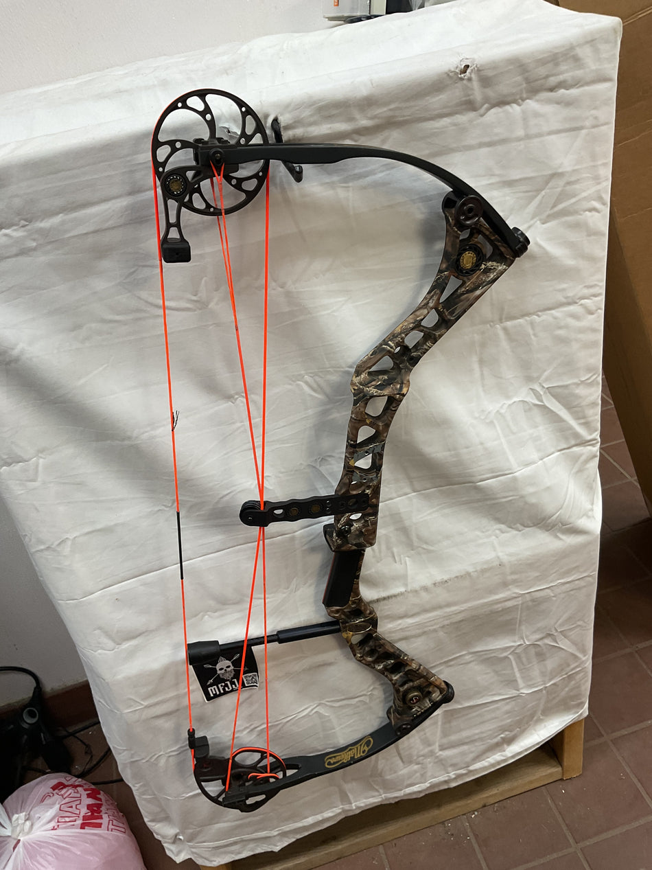 MATHEWS REEZEN 7.0 - RH/LOST CAMO/60# - #MR7.0RHLC28.560 - 2- USED BOW!!!!