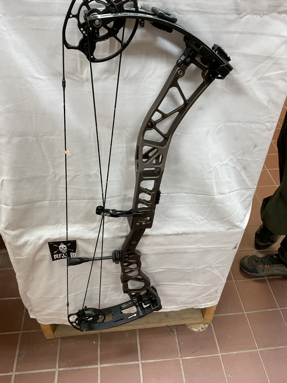 ELITE EXALT 35 - RH/Midnight Copper/65 - EE35RHMC65 - 20 - USED BOW!!!!