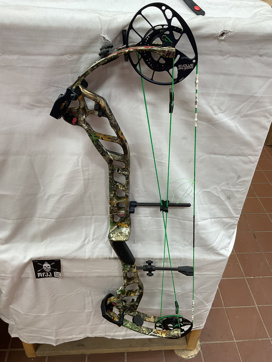 PSE EVO NXT 33 - RH/Realtree/60 - PEN33RHRT60 - 4- USED BOW!!!