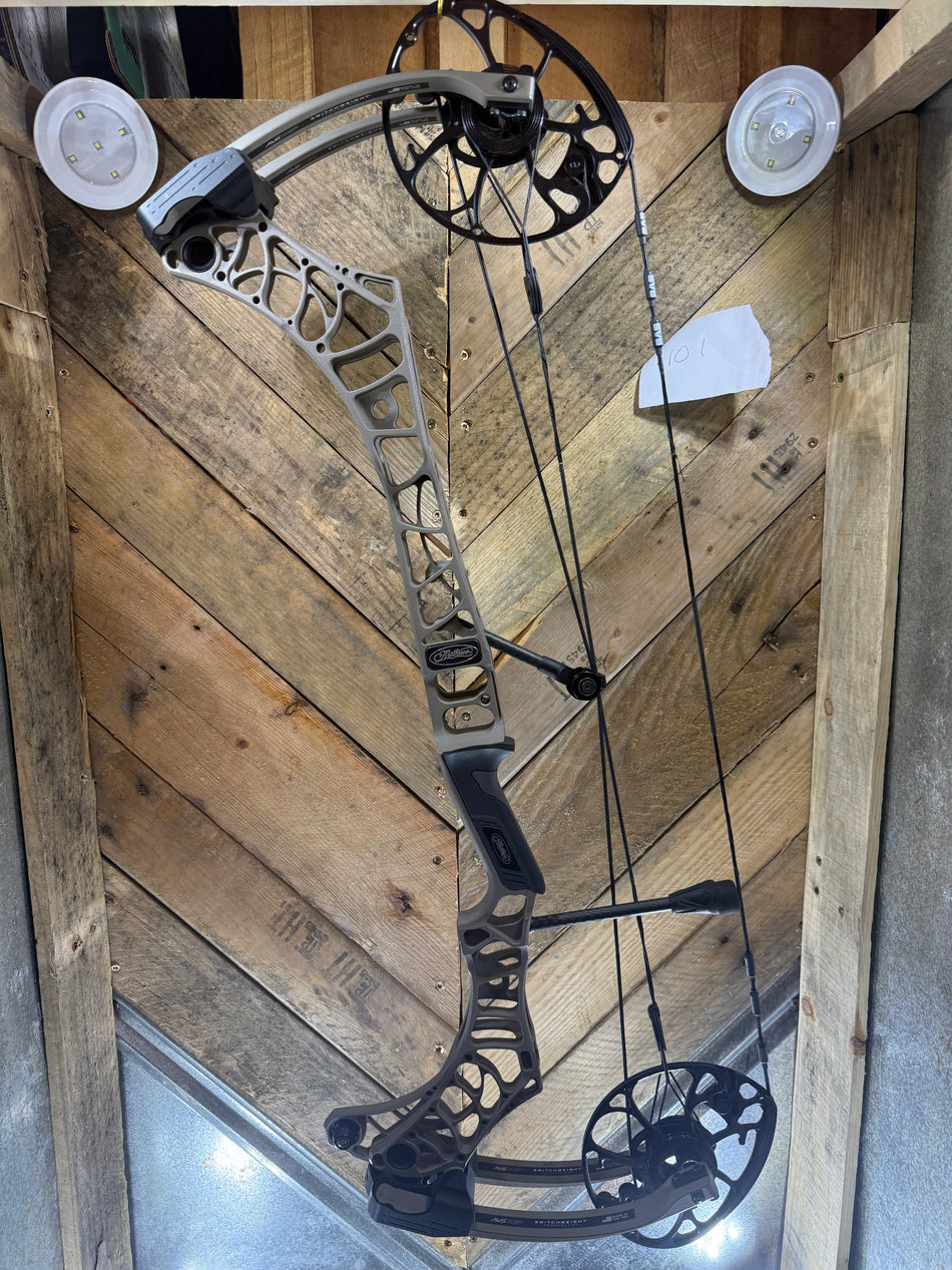 Mathews V3X 29 - RH/Granite/70 - #MV3X29G-1 - USED BOW!!!