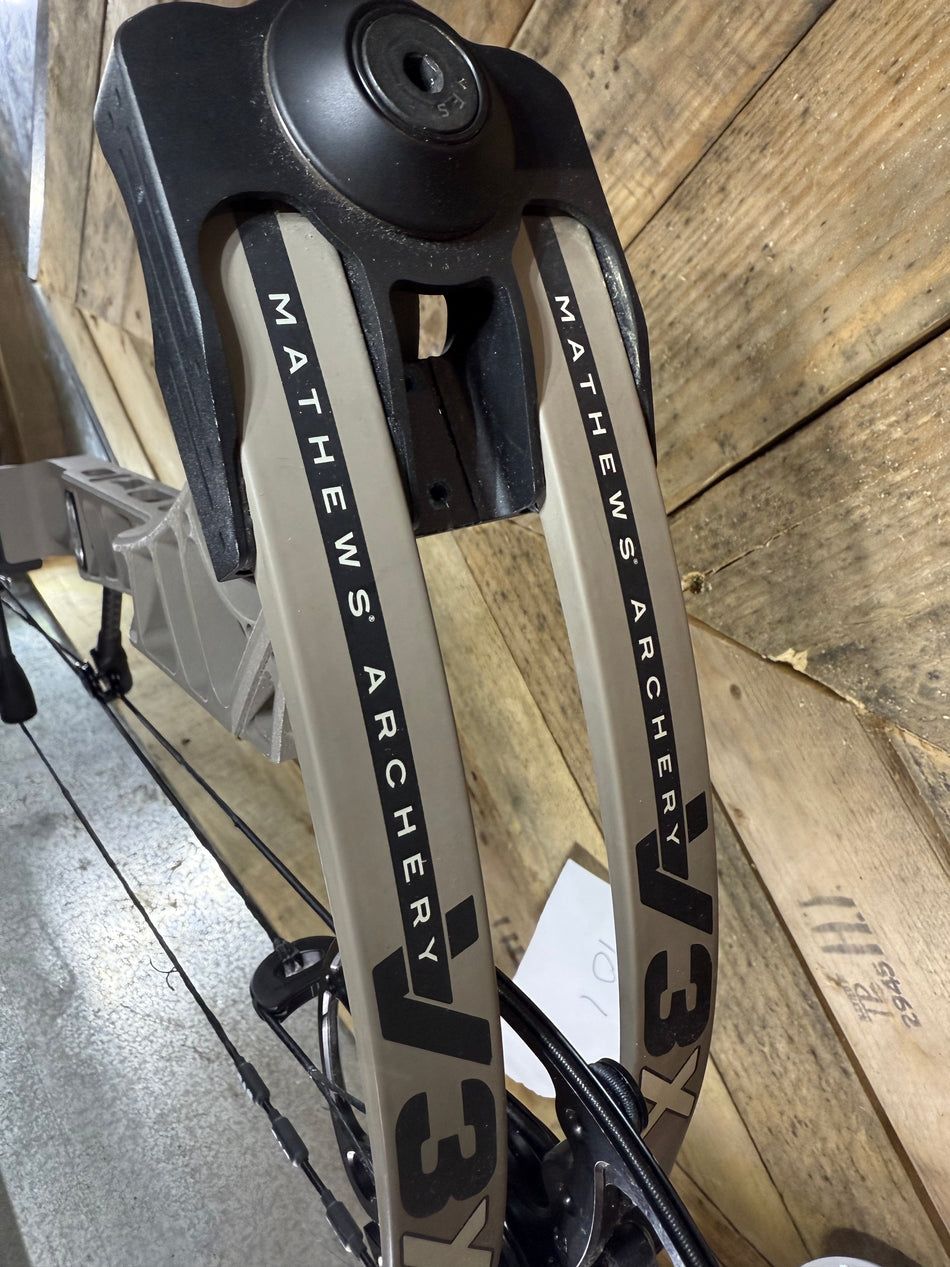 Mathews V3X 29 - RH/Granite/70 - #MV3X29G-1 - USED BOW!!!