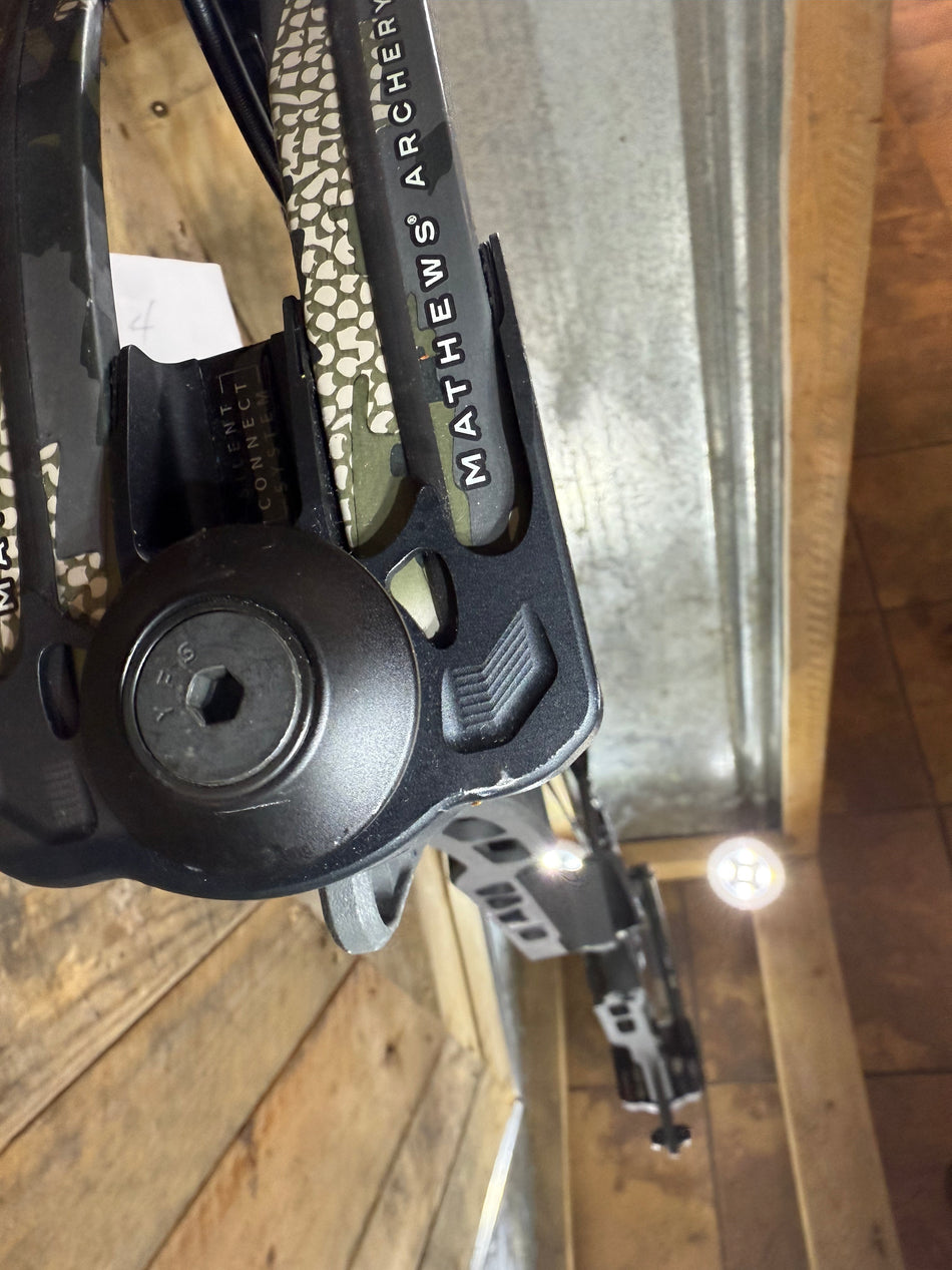 MATHEWS LIFT X 33 - RH/SHALE-KUIU/80 - #MLX33SHKV-1 - USED BOW!!!