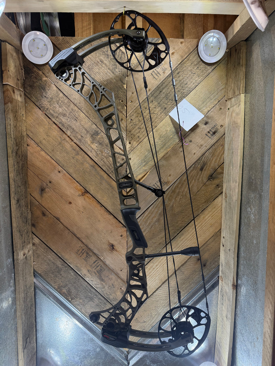 MATHEWS V3 31 AMBUSH - RH/AMBUSH/60-75# - MV331RHAG-1 - USED BOW!!!