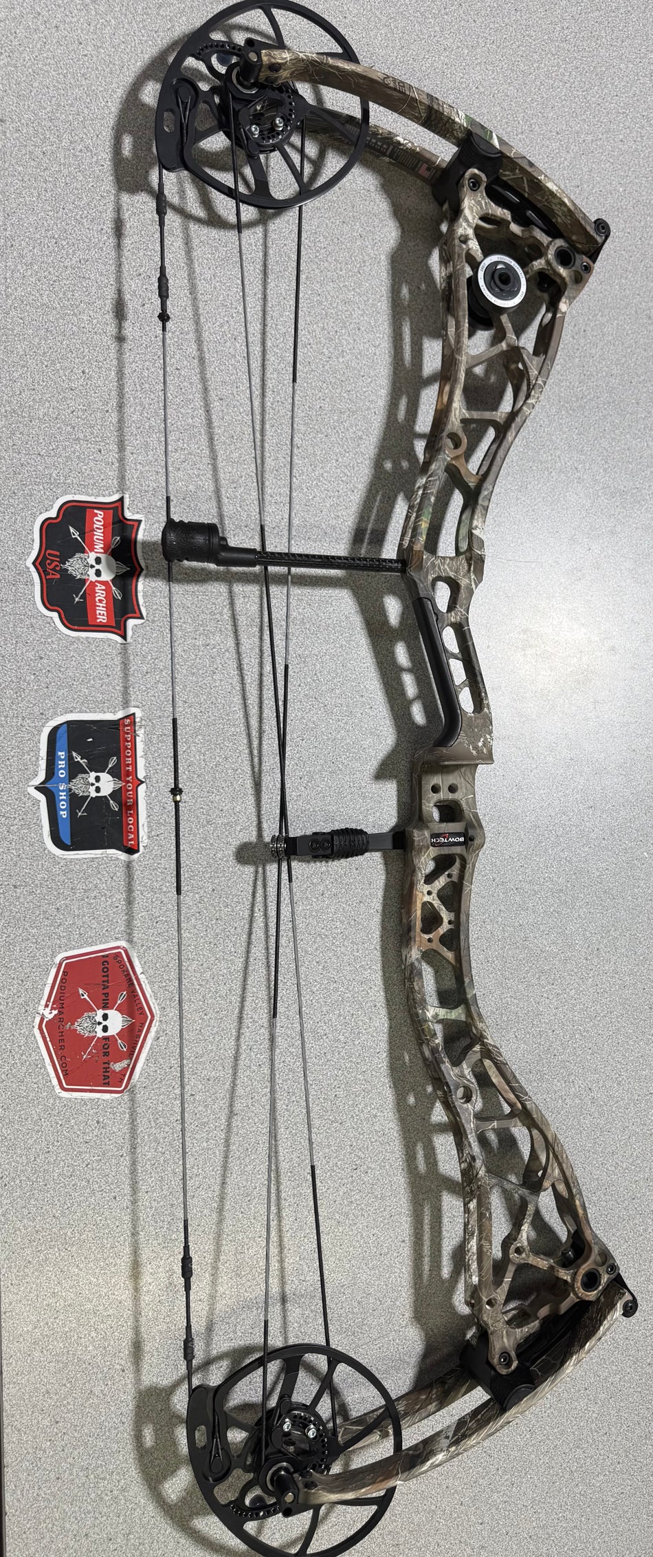 BOWTECH SX80 - RH/REALTREE/80 -3486- USED BOW