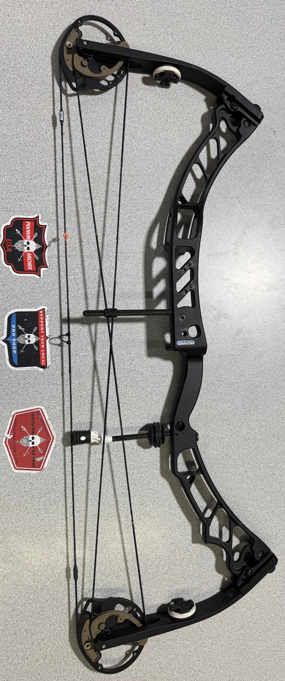 ELITE ENERGY 35 - RH/BLACK/60 -8840- USED BOW