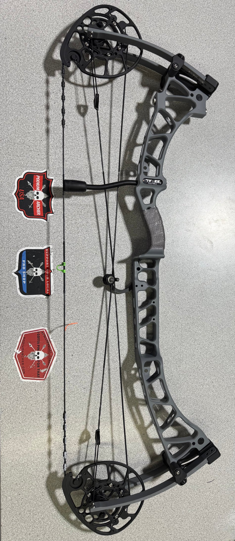 TRUTH AL33 RH/GRAY/60 -0180- USED BOW