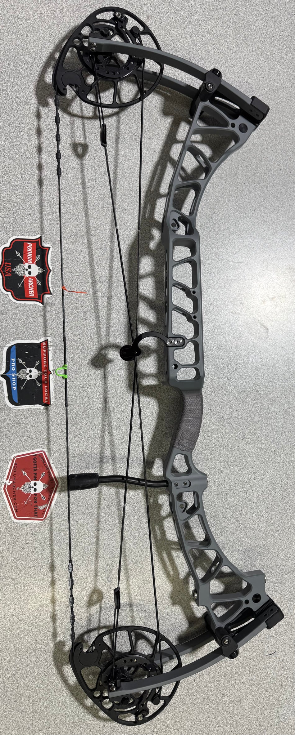 TRUTH AL33 RH/GRAY/60 -0180- USED BOW