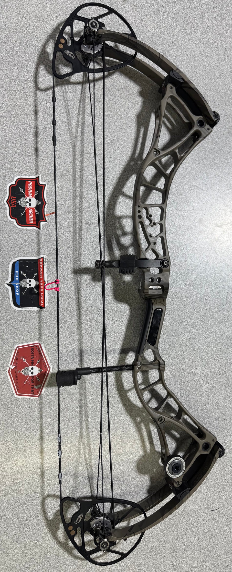 BOWTECH REALM SR6 - RH/CAMO/60 -5043- USED BOW