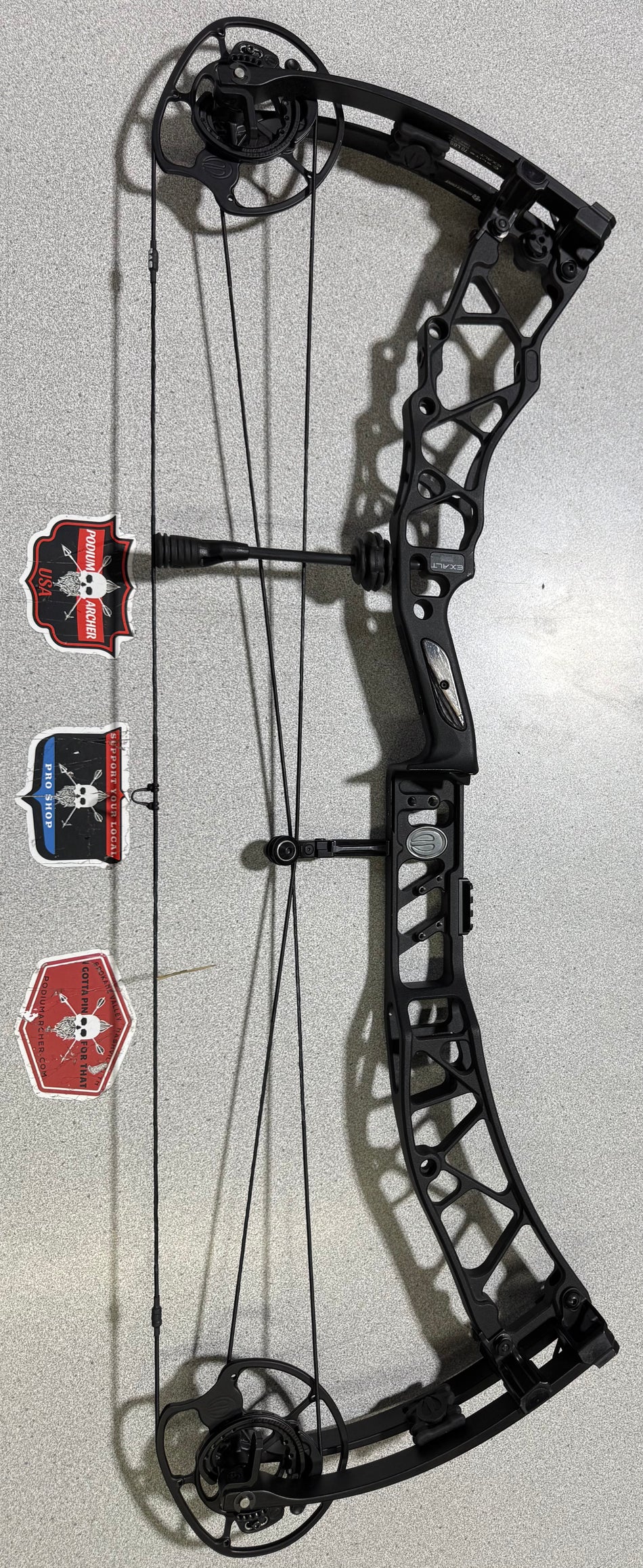 ELITE EXALT 35 - RH/BLACK/70 -6138- USED BOW