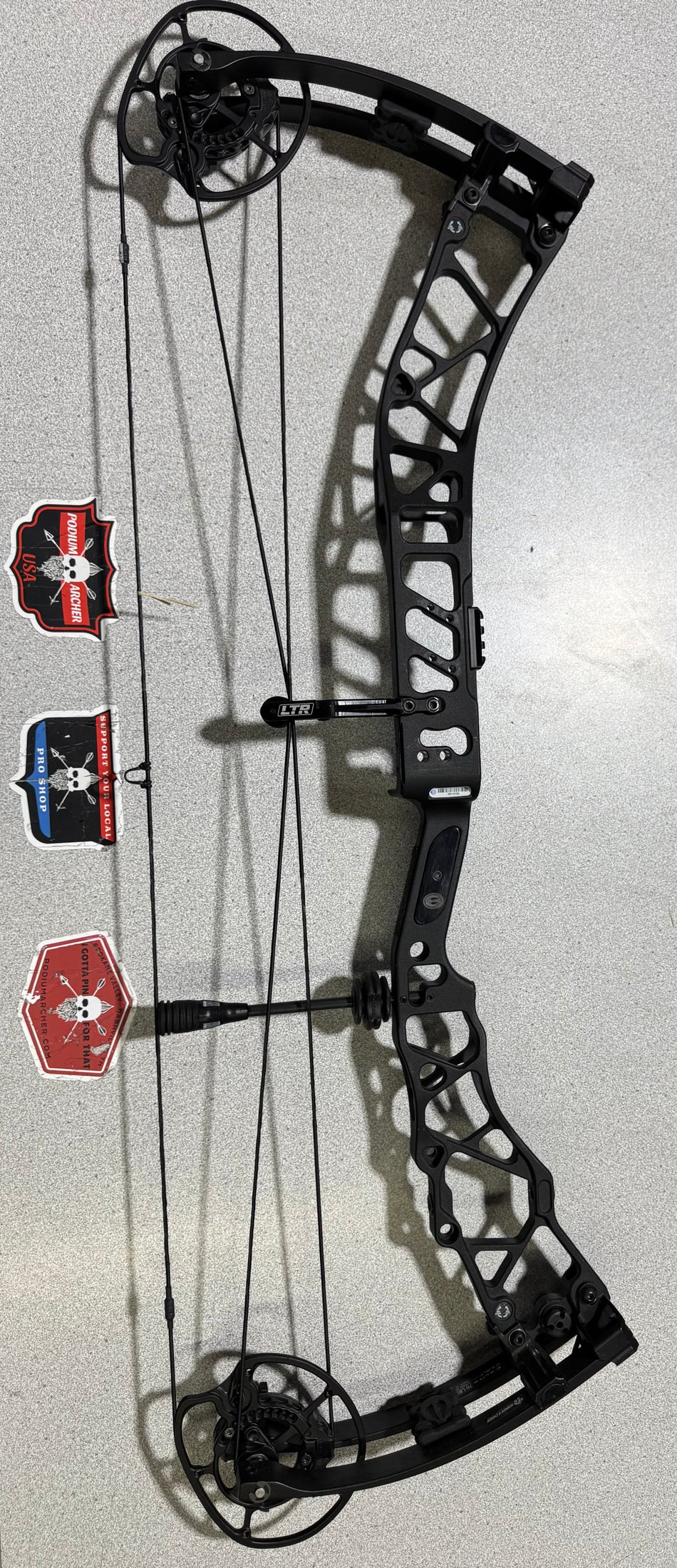 ELITE EXALT 35 - RH/BLACK/70 -6138- USED BOW
