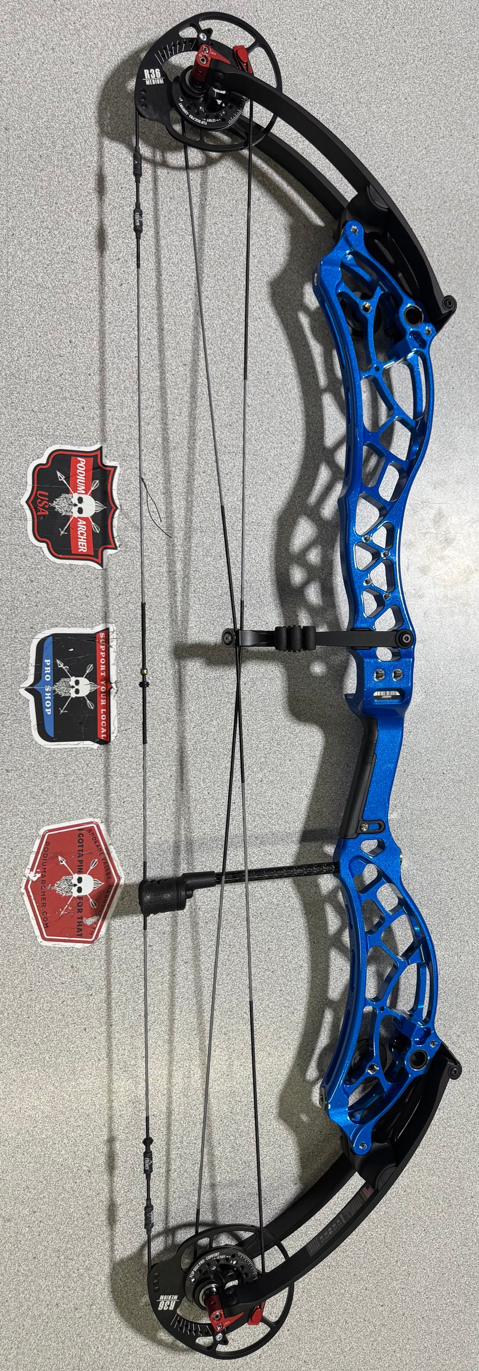 BOWTECH RECKONING GEN2 36 - RH/BLUE/60 -2590- USED BOW