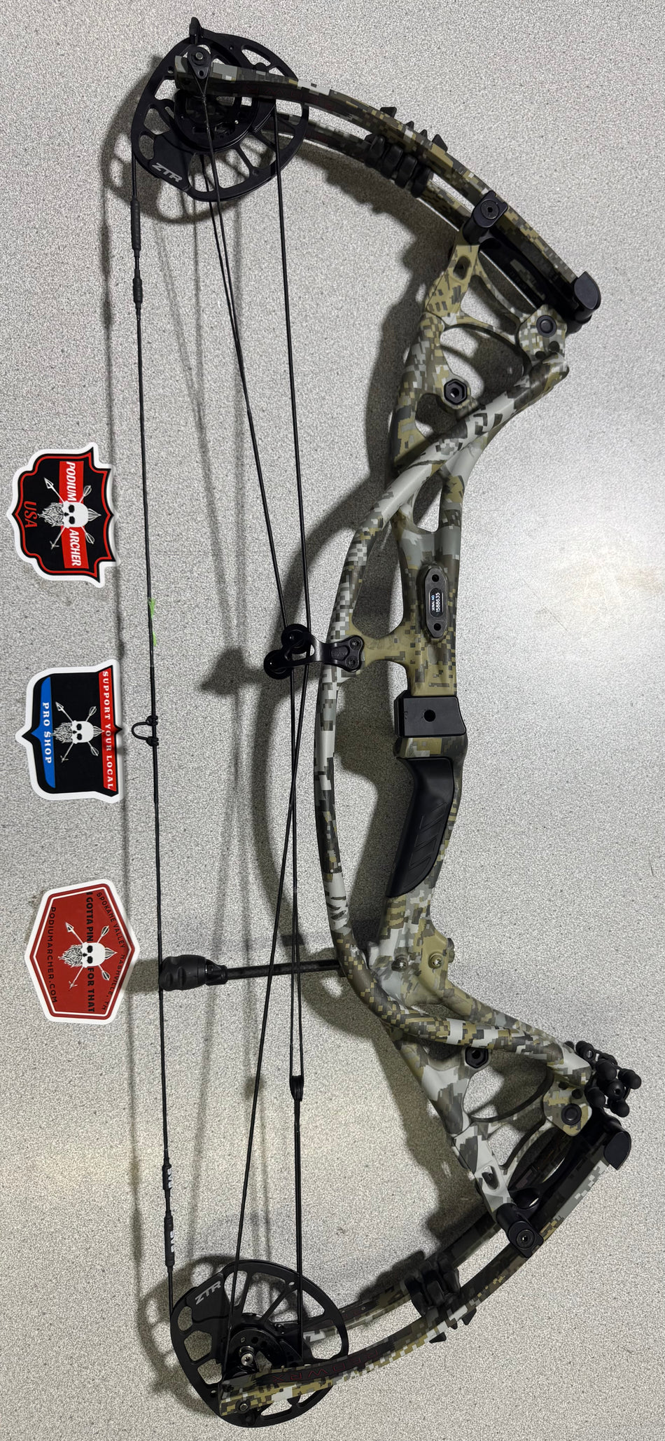 HOYT RX-4 - RH/ELII/60# - 8635 - USED BOW
