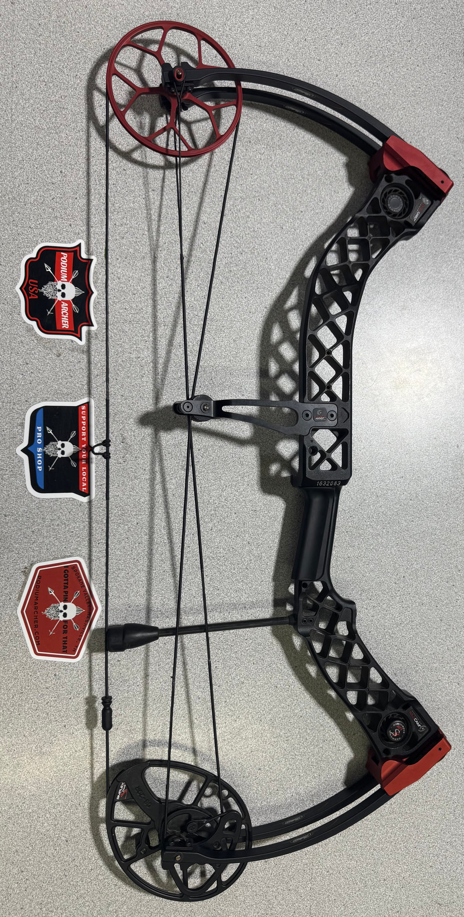 MATHEWS CREED XS - RH/BLACK/70 -2083- USED BOW