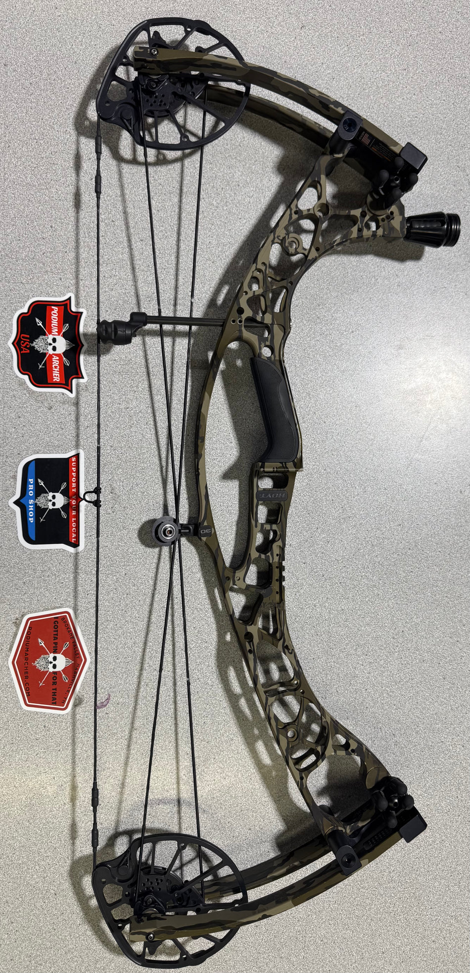 HOYT ALPHA X 30 - RH/BOTTOMLANDS/70 -7307- USED BOW