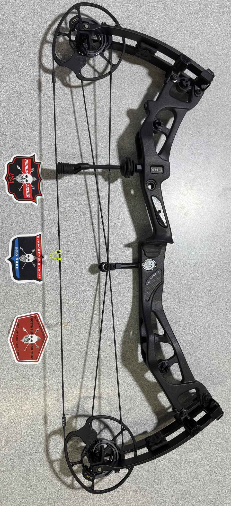 ELITE CARBON ERA - RH/BLACK/65 - 3317 - USED BOW