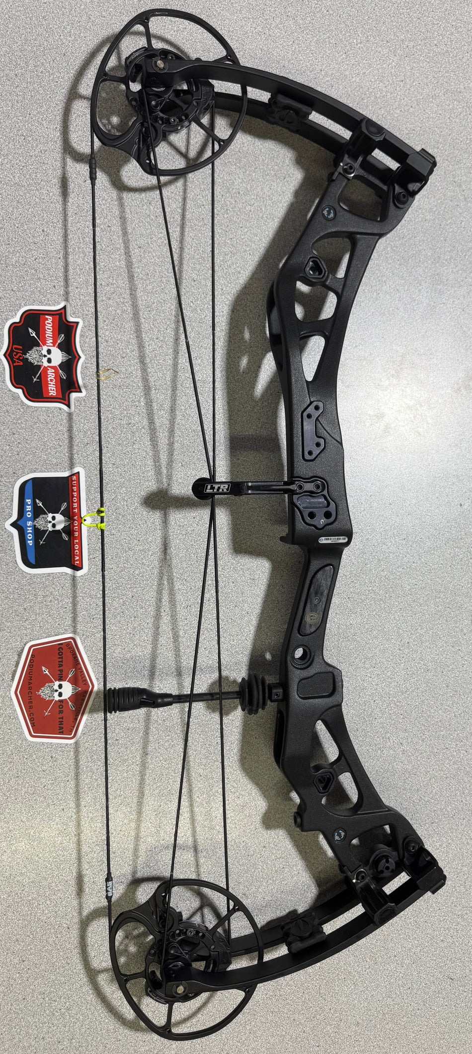 ELITE CARBON ERA - RH/BLACK/65 - 3317 - USED BOW