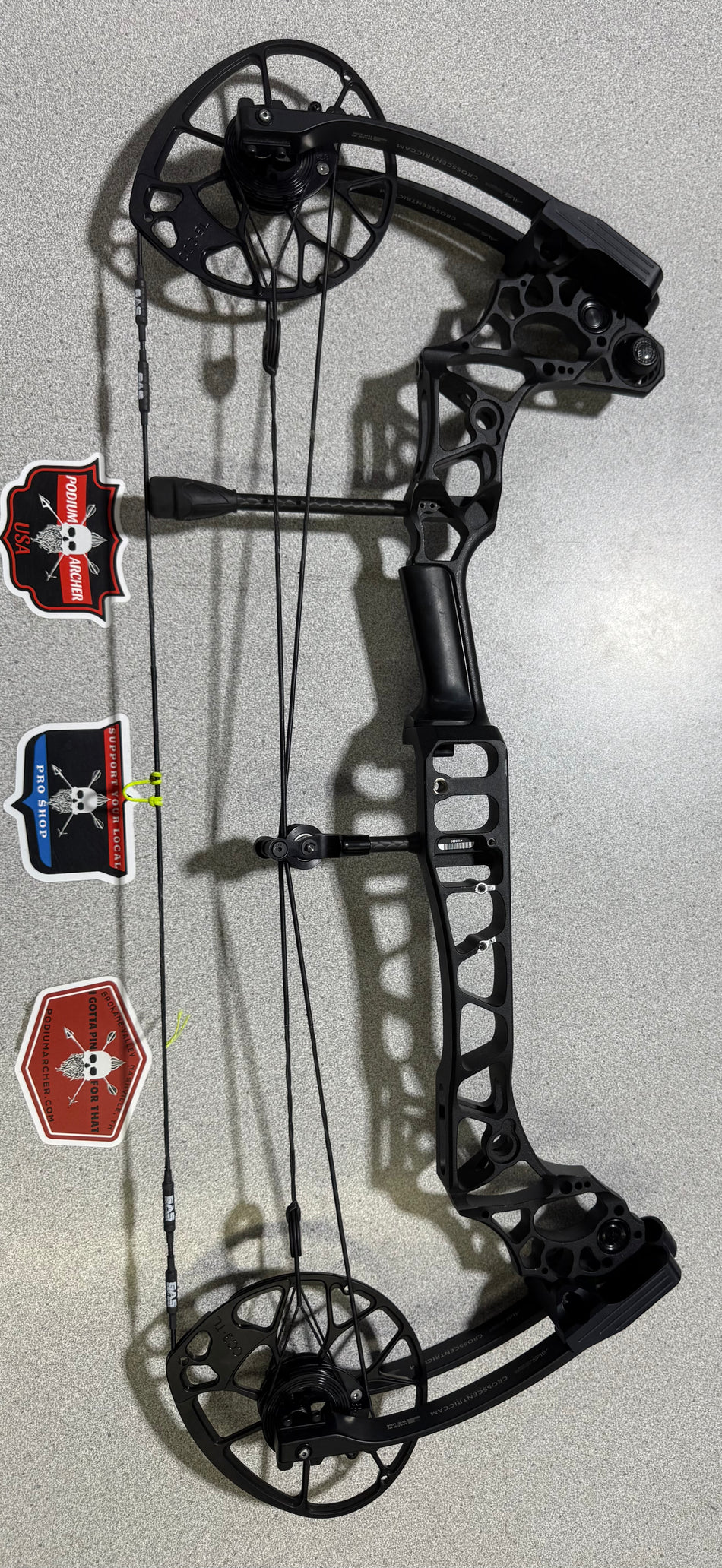 MATHEWS TRIAX - LH/BLACK/70# - 6893 - USED BOW