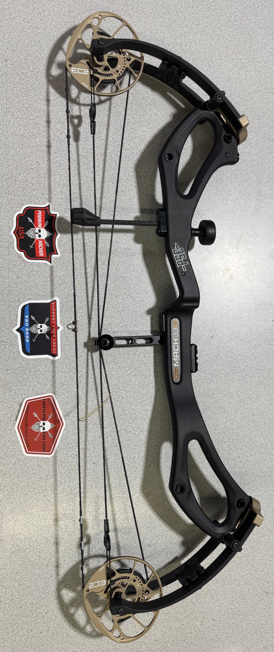 PSE MACH 33 DS - RH/BLACK/70 -6762- USED BOW
