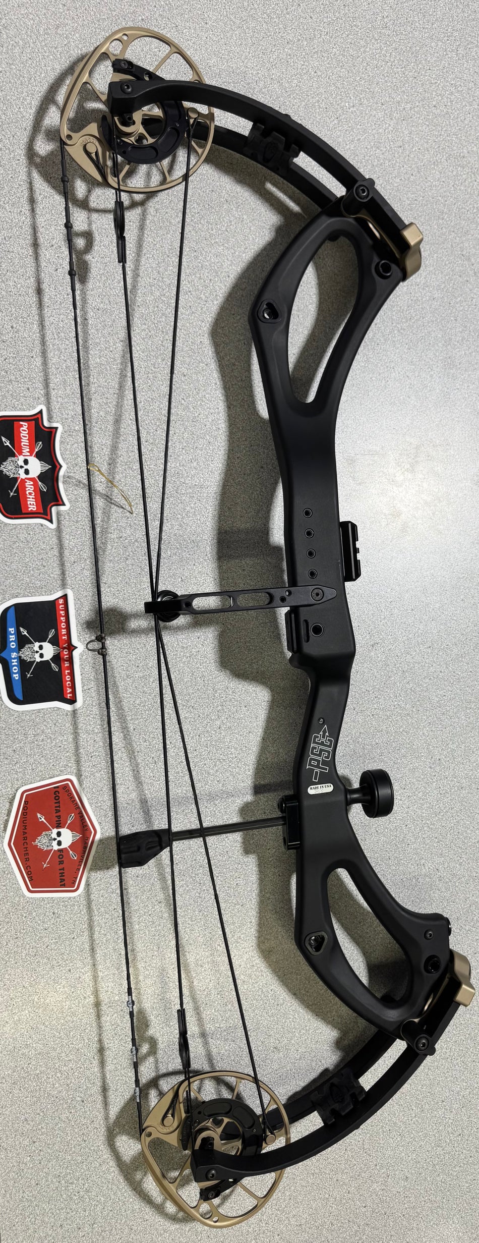 PSE MACH 33 DS - RH/BLACK/70 -6762- USED BOW