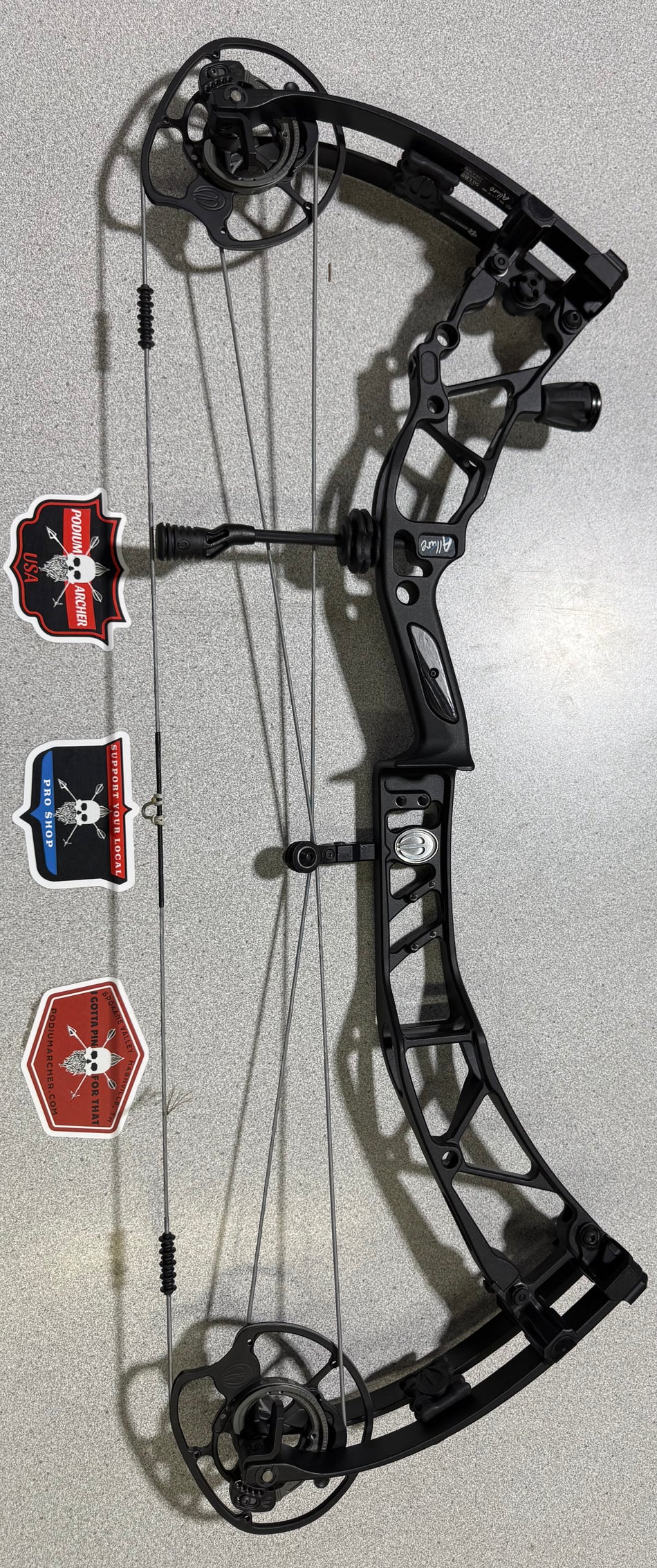 ELITE ALLURE RH/BLACK/50# -0456- USED BOW