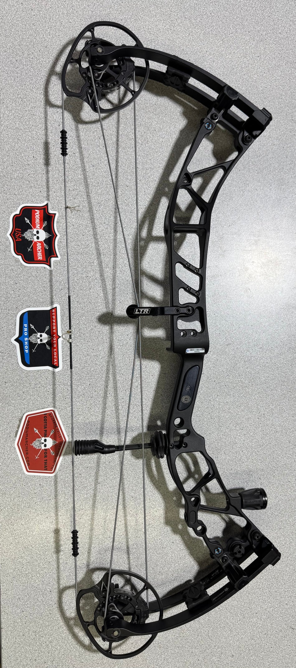 ELITE ALLURE RH/BLACK/50# -0456- USED BOW
