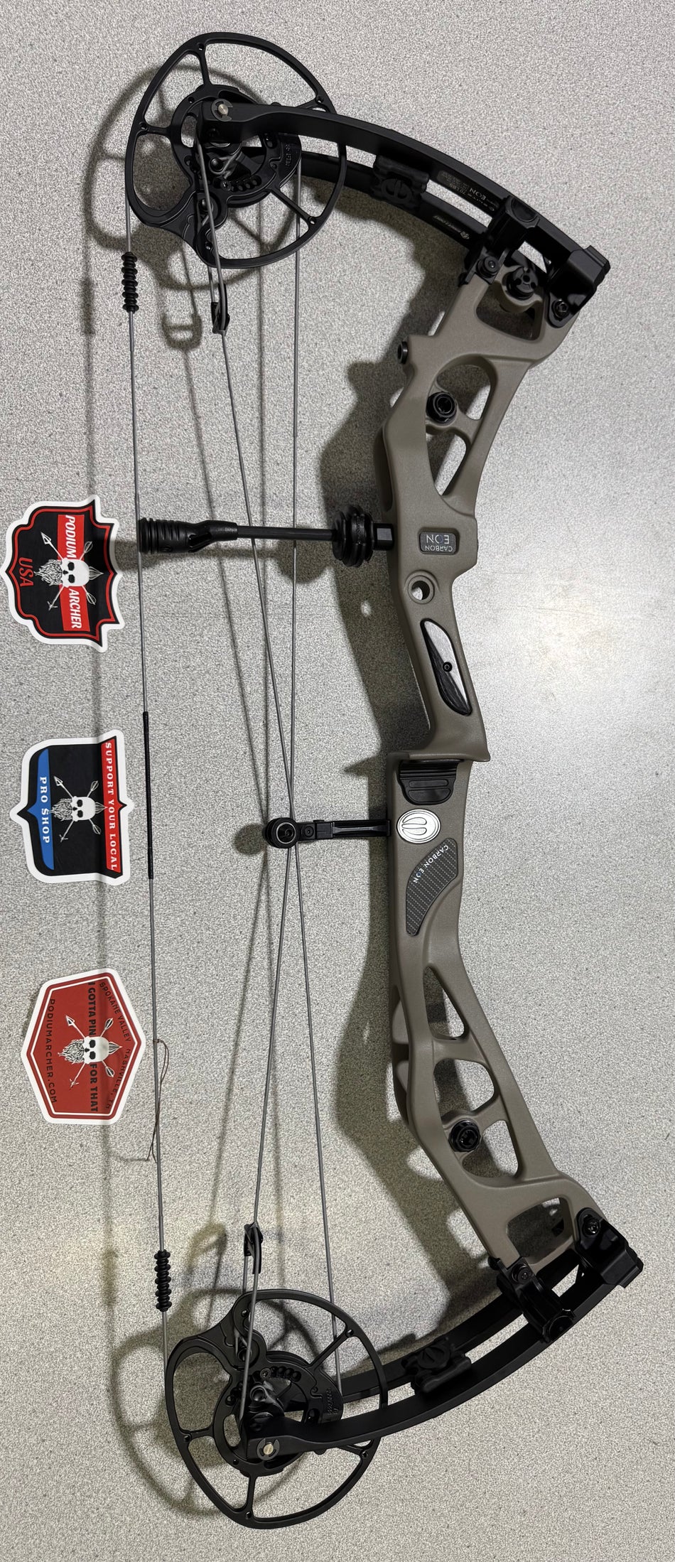 ELITE CARBON EON - RH/GRAY/70 -1530- USED BOW