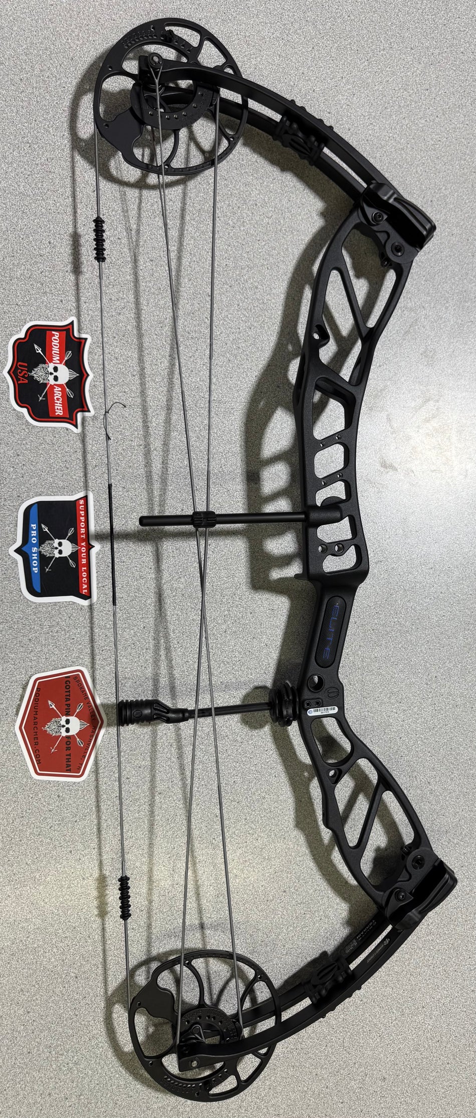 ELITE TERRAIN - RH/BLACK/70 - 7313 - USED BOW