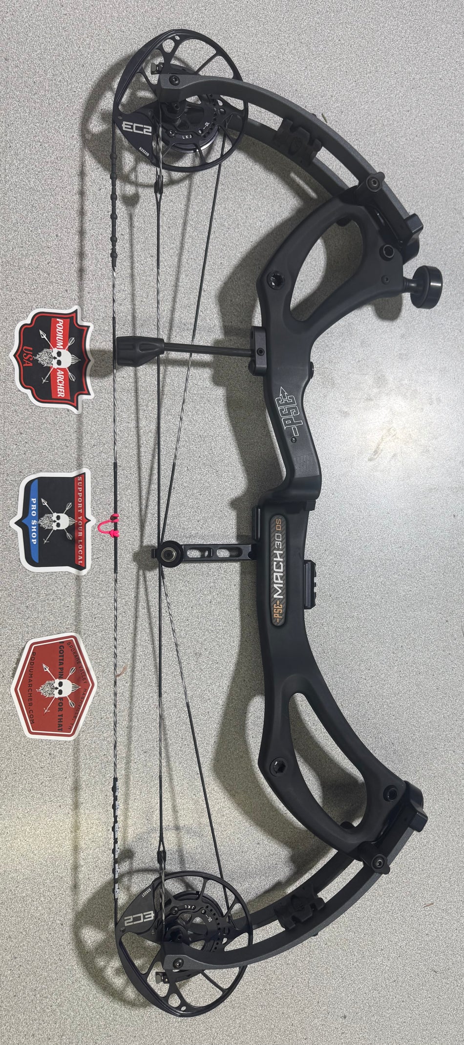 PSE MACH 30 - RH/BLACK/70 -6352- USED BOW