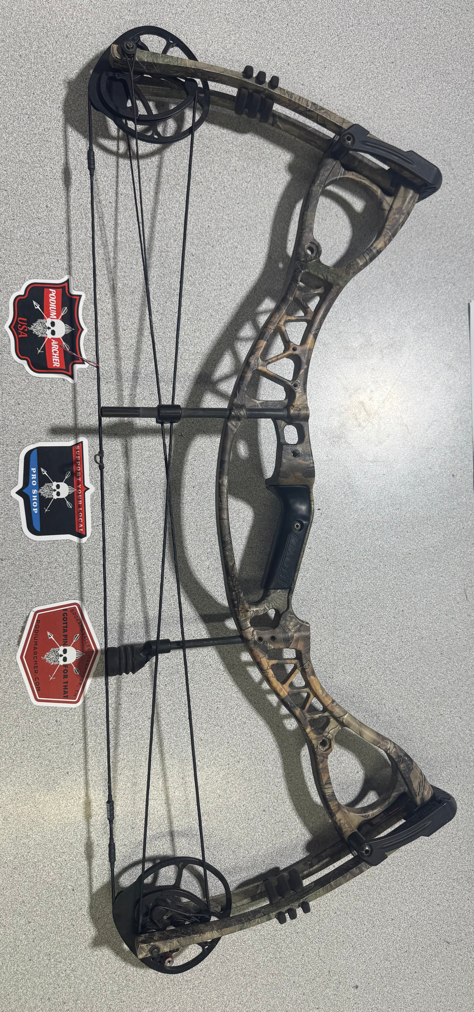 HOYT Charger - RH/CAMO/70- 2773 - 1 - USED