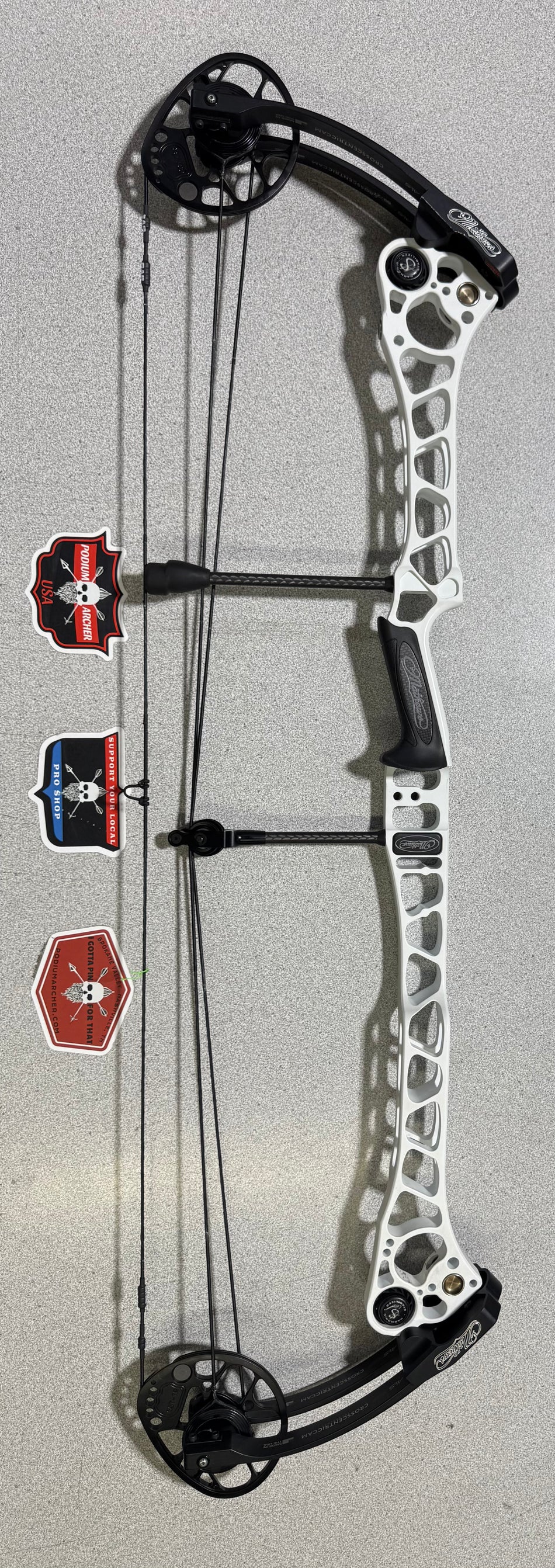 MATHEWS TRX 38 - RH/WHITE/60 -5424- USED BOW