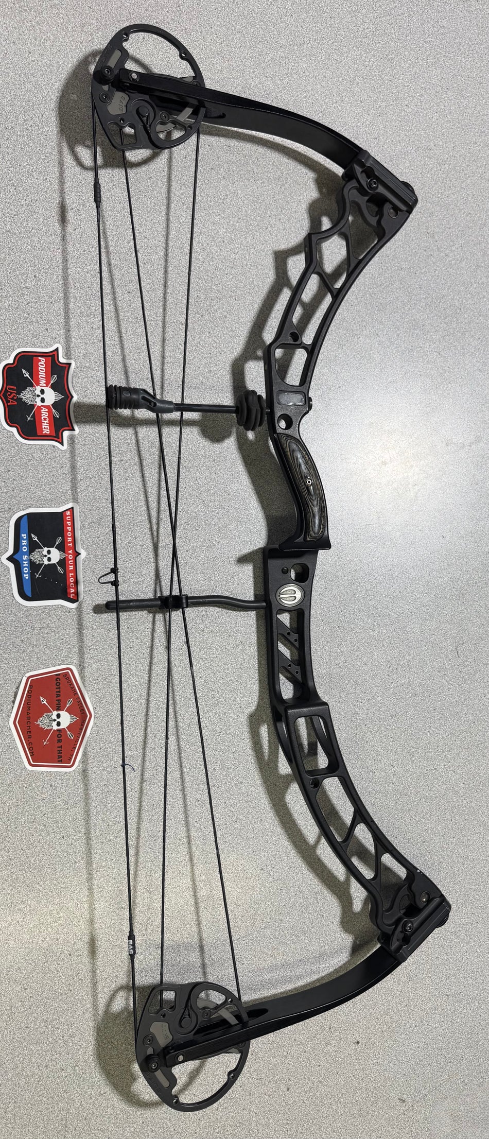 ELITE ENERGY 35 - RH/BLACK/65 -5689- USED BOW
