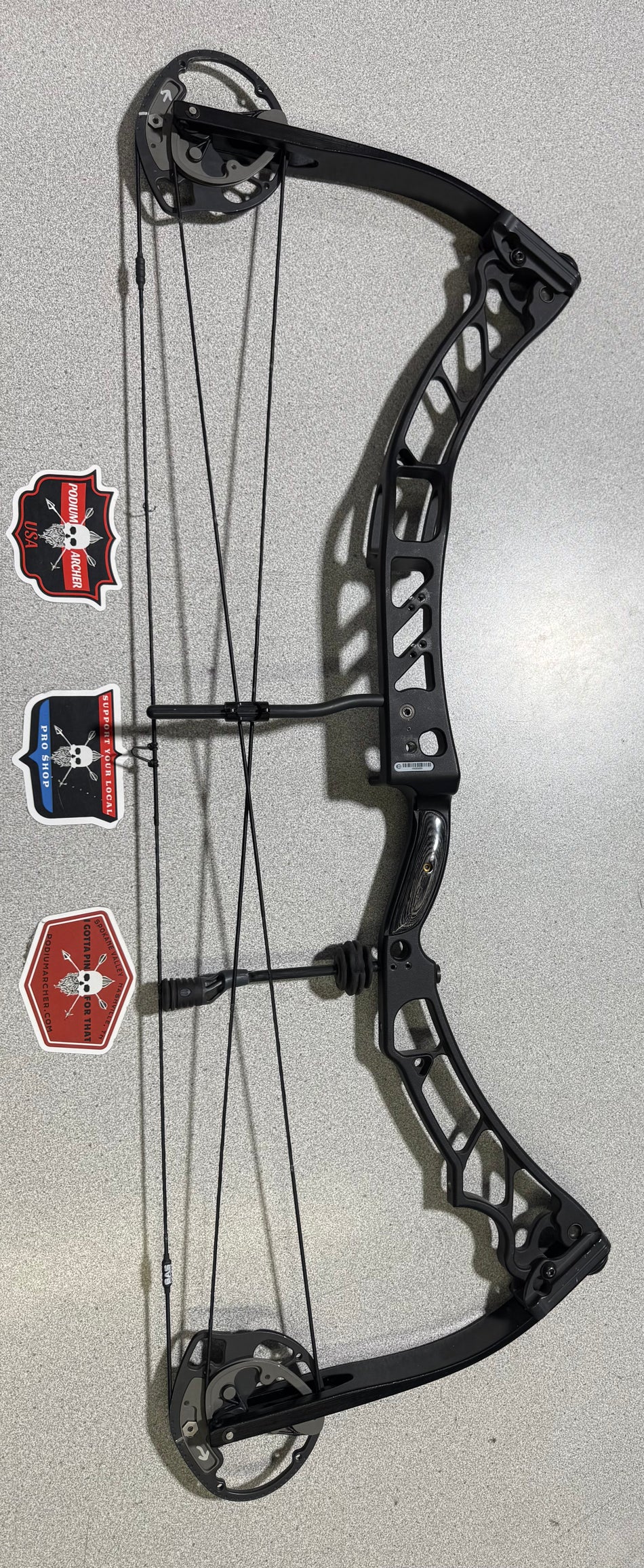ELITE ENERGY 35 - RH/BLACK/65 -5689- USED BOW