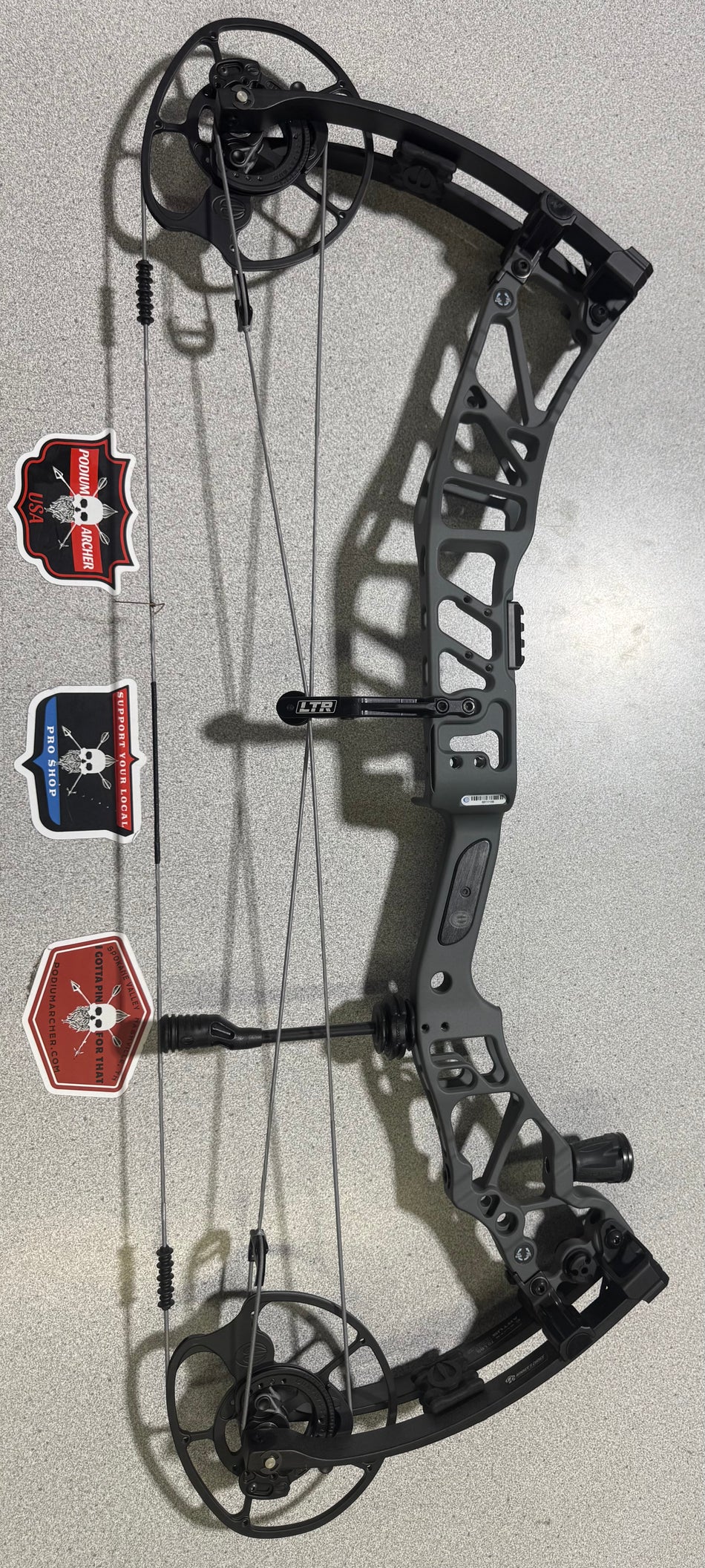 ELITE ARTUS - RH/GRAY/70 - 7108 - USED BOW