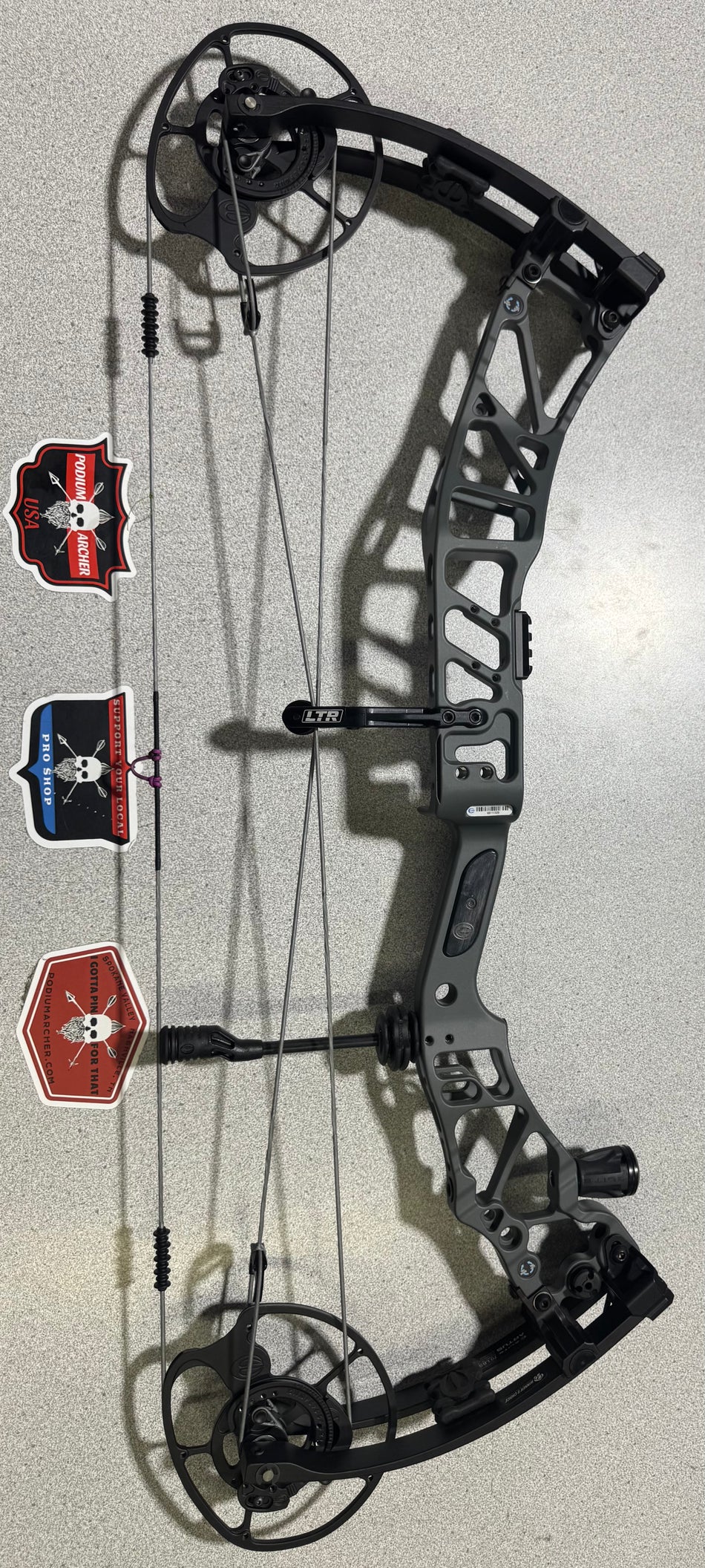ELITE ARTUS - RH/GRAY/70 - 1329 - USED BOW