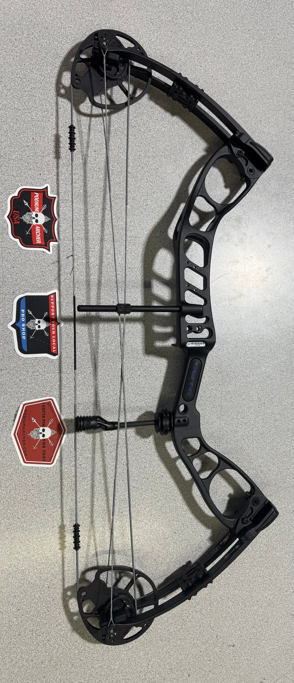 ELITE EMBER - RH/BLACK/60 -5925- USED BOW