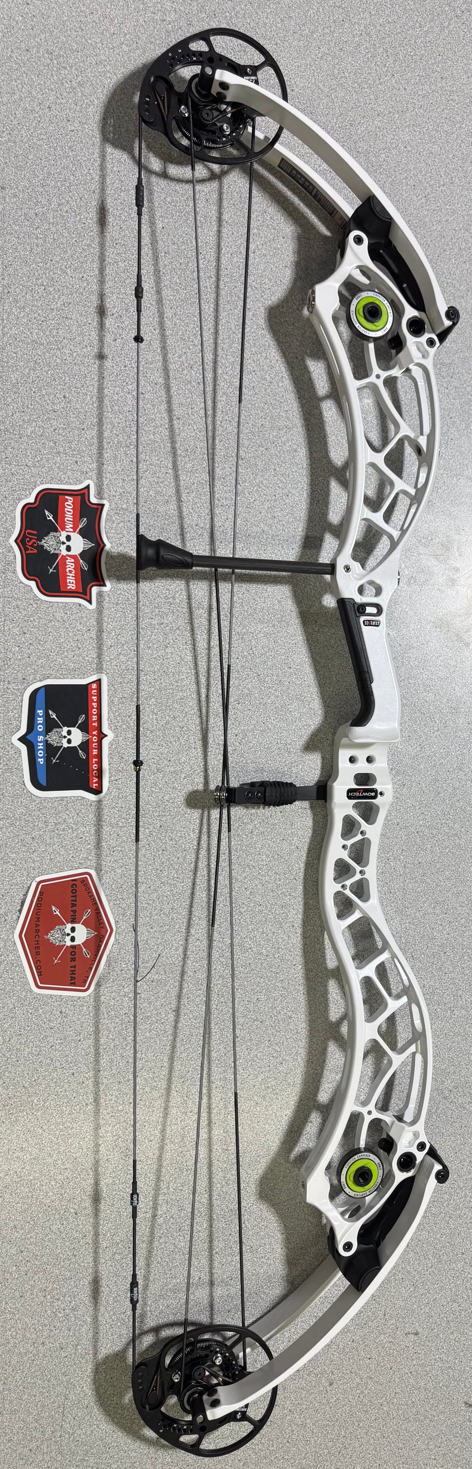 BOWTECH RECKONING GEN2 39 - RH/WHITE/60 -2139- USED BOW