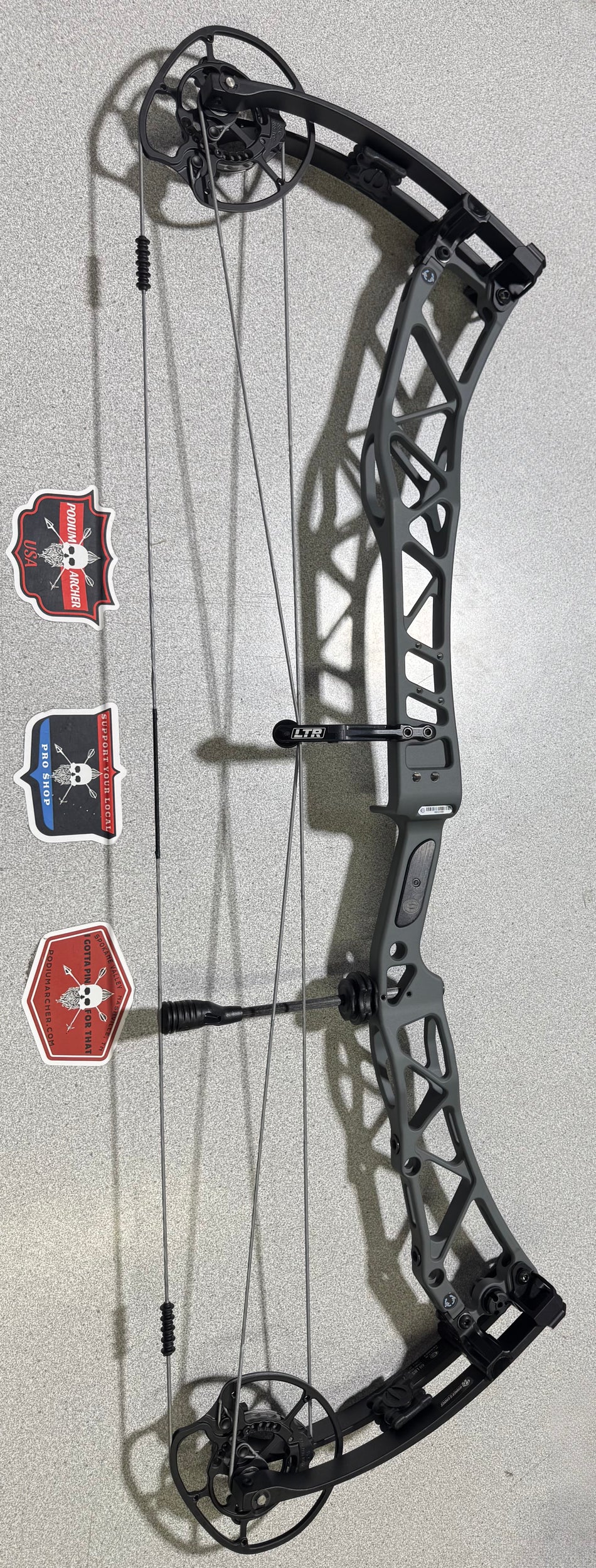 ELITE VERDICT - RH/GRAY/60 - 7489 - USED BOW