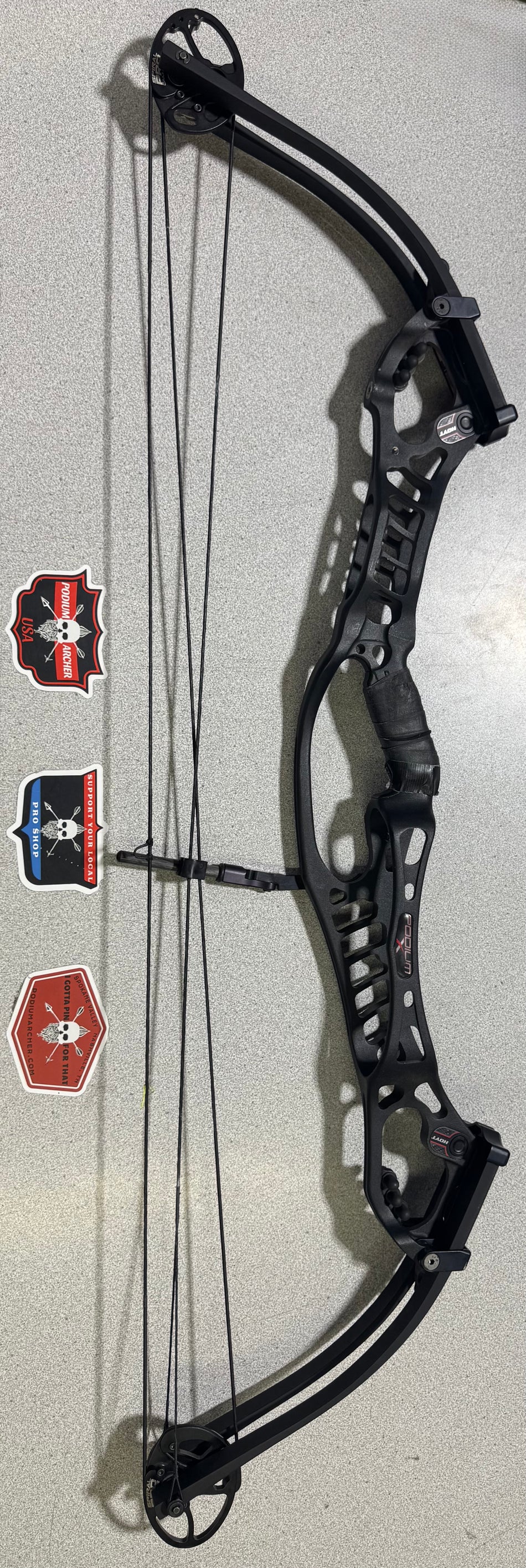HOYT PODIUM X 40 - RH/BLACK/50 -7439- USED BOW