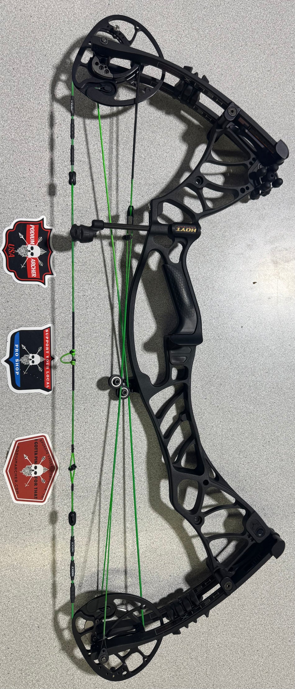 HOYT HELIX TURBO - RH/Black/60 -2925- USED BOW