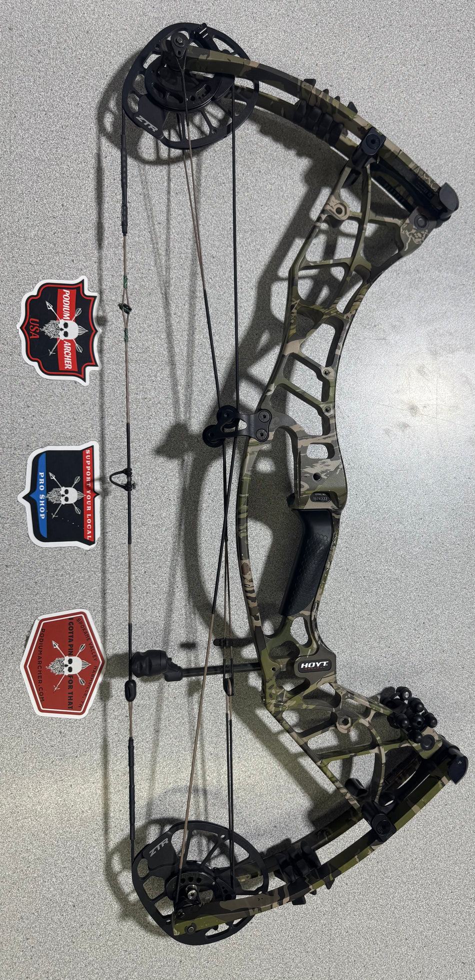 HOYT Axius  - RH/CAMO/65- 4333- USED BOW