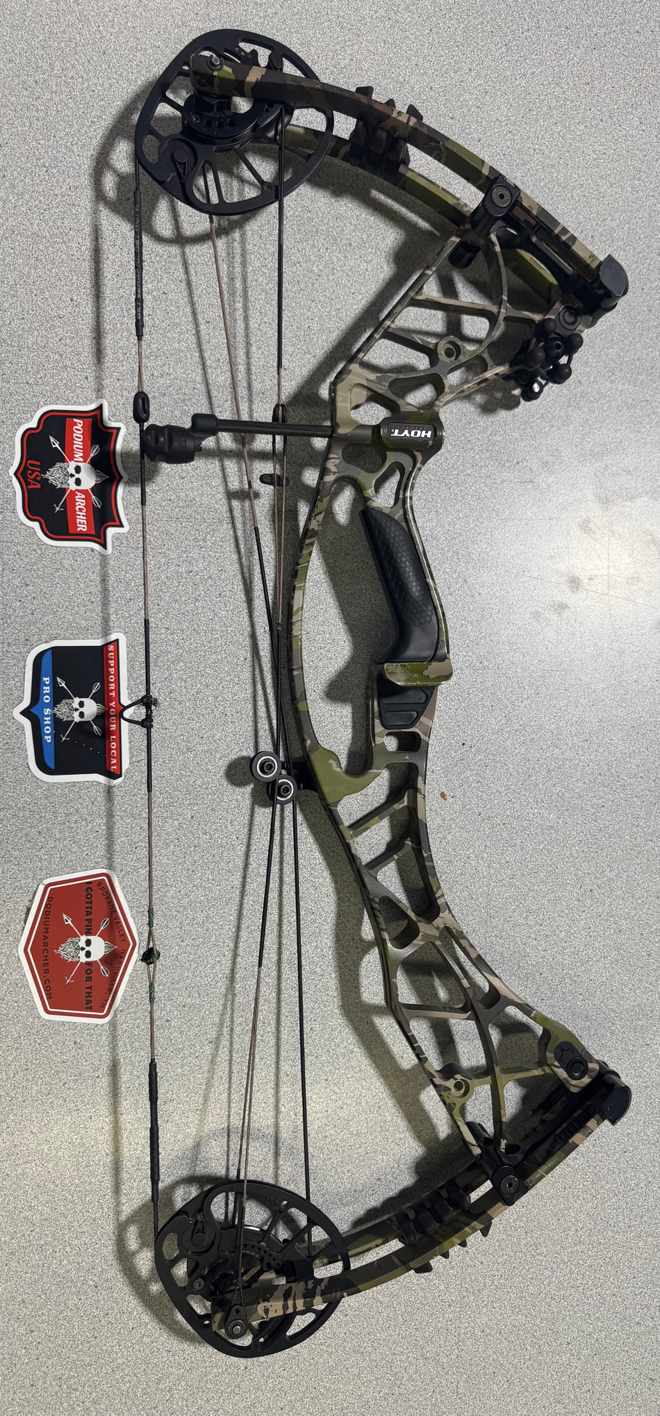 HOYT Axius  - RH/CAMO/65- 4333- USED BOW