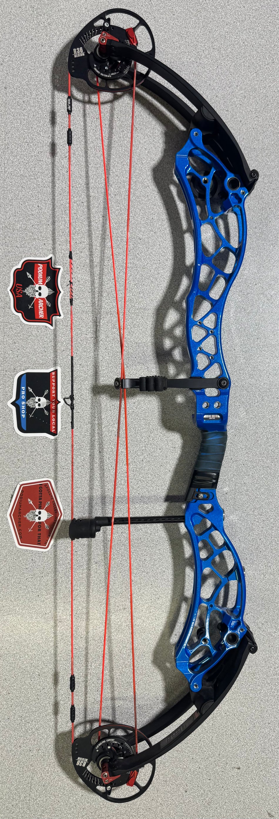 BOWTECH RECKONING GEN2 36 - RH/BLUE/70 -2745- USED BOW