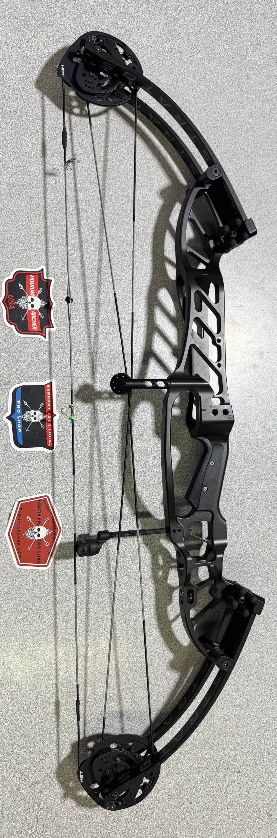 HOYT STRATOS 36 - RH/GUNMETAL/60 - 4481 - USED BOW