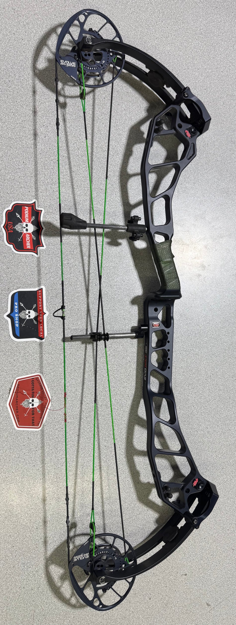 PSE EVO NXT 35 - RH/BLACK/70 -2579- USED BOW