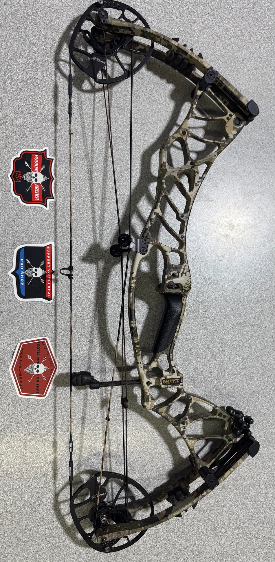 HOYT HELIX  - RH/SUBALPINE/70 -3385- USED BOW