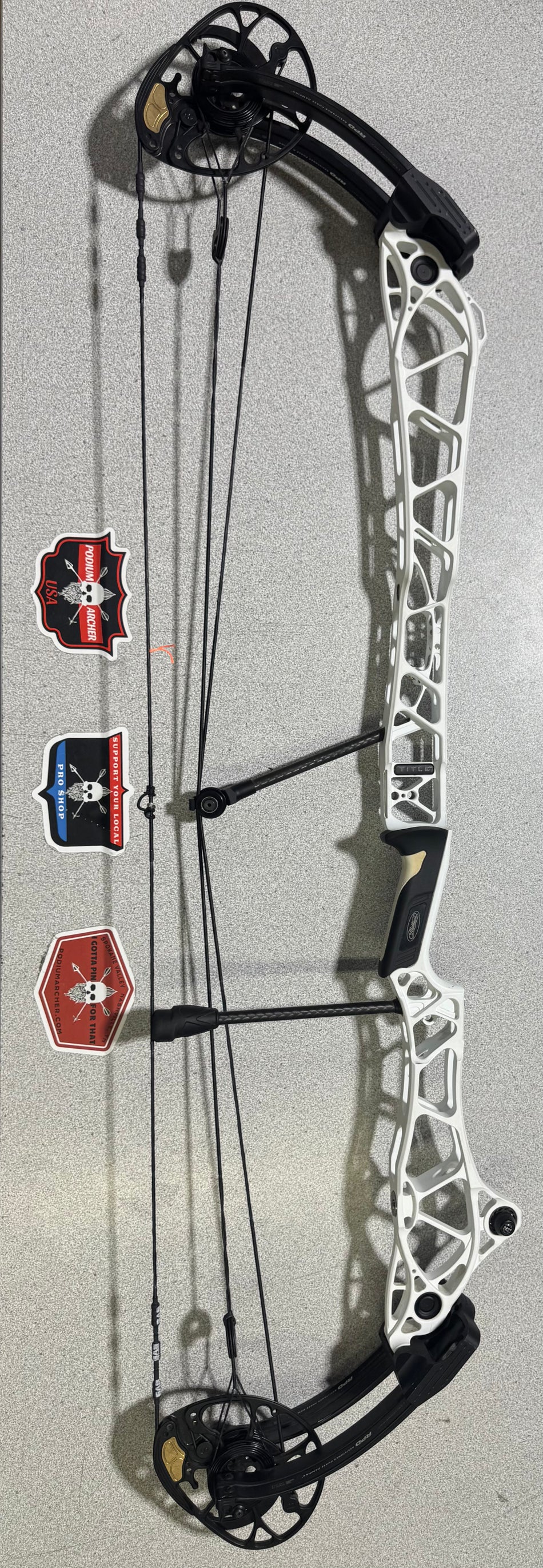 MATHEWS TITLE 40 - LH/WHITE/70 -8314- USED BOW