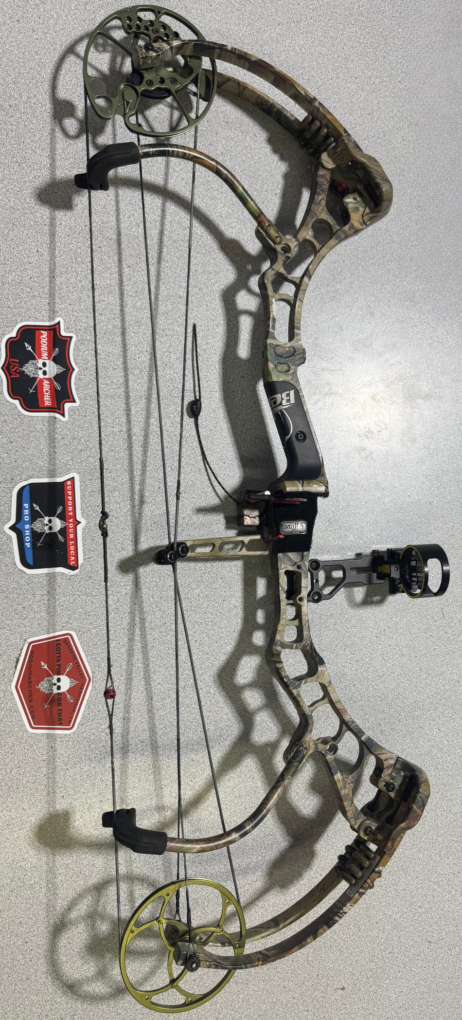 BEAR CARNAGE - RH/CAMO/60 -1196- USED BOW